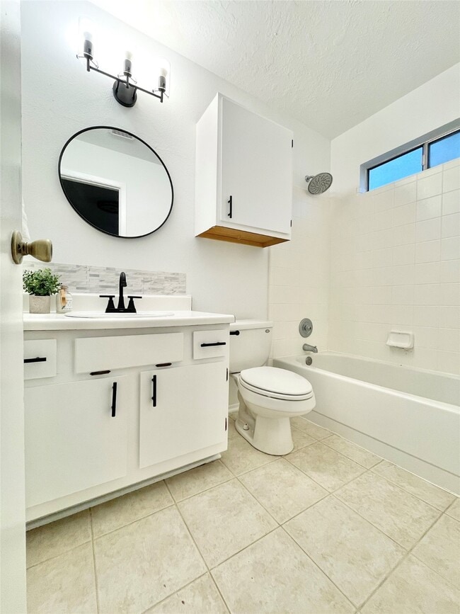 Building Photo - 6 Lea Oak Ct