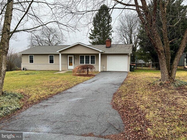 Building Photo - 810 Wisteria Dr