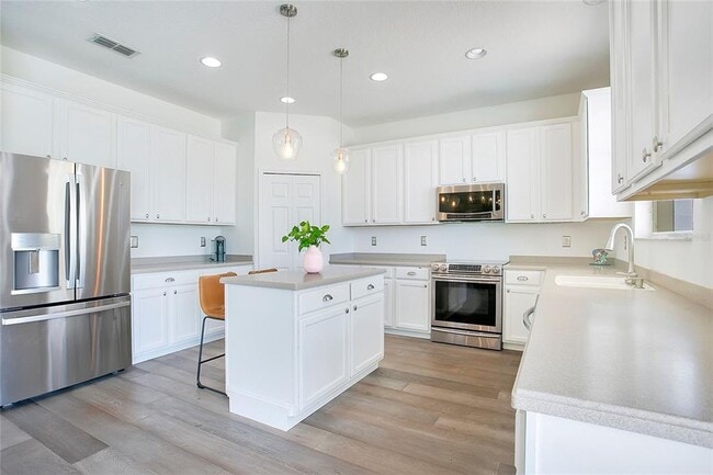 Building Photo - 15049 Spinnaker Cove Ln