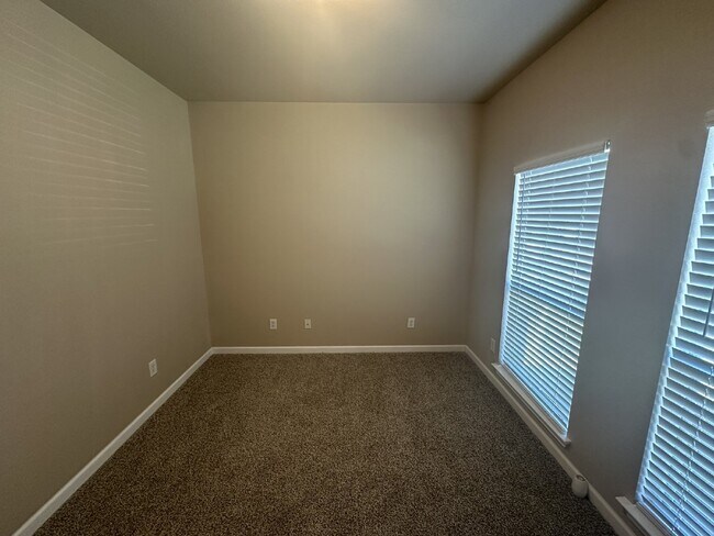 Building Photo - 553 Slippery Rock