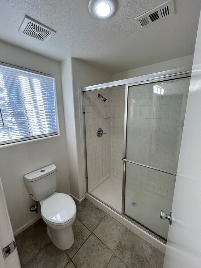 Building Photo - Welcome Home! Charming 3 Bedroom, 2 Bath, ...