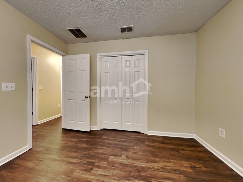 Building Photo - 3855 Westridge Dr