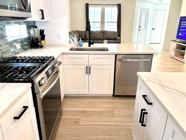 Building Photo - 208 Gila Cliff Dr