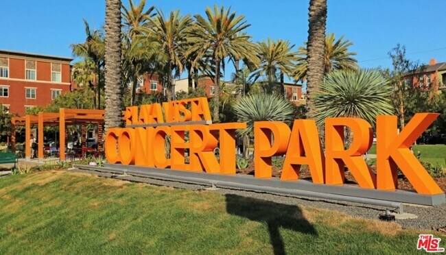 Building Photo - 6020 S Seabluff Dr