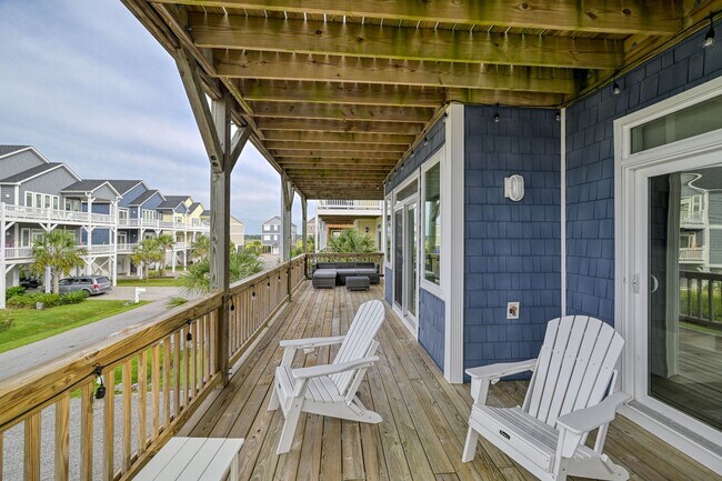 Building Photo - PET FRIENDLY FURNISHED OFF-SEASON RENTAL A...