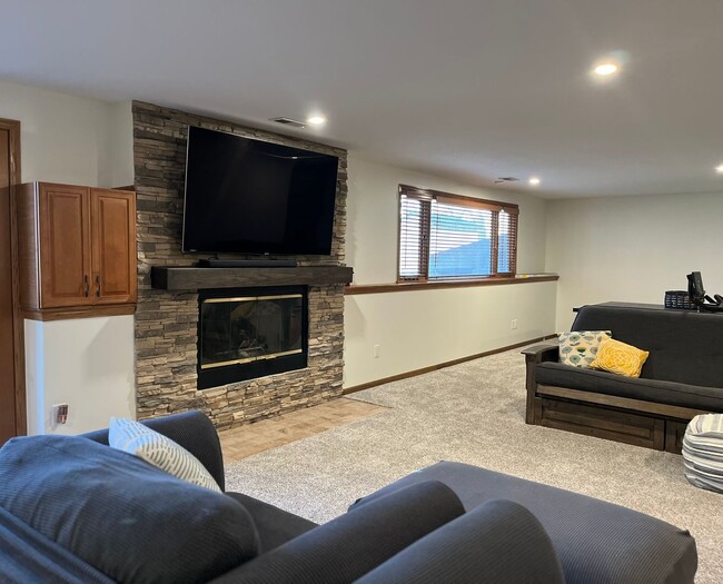 Building Photo - ***Coming Soon Mid June 2026*** 4 Bedroom 3 bath home in Derby, KS