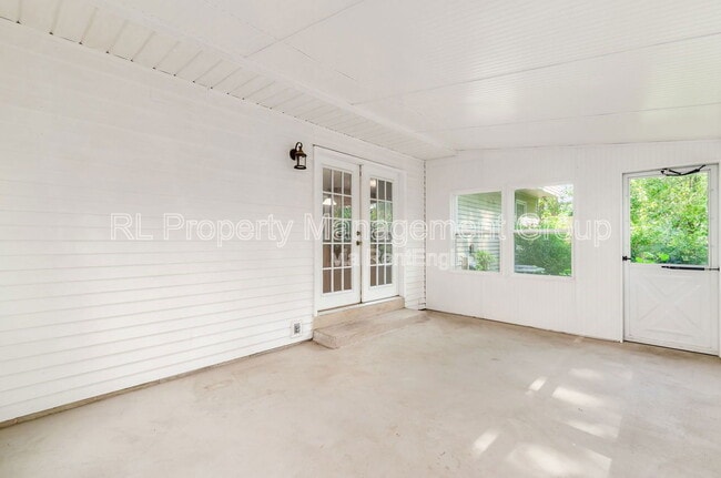 Building Photo - 66 Haddam Pl E