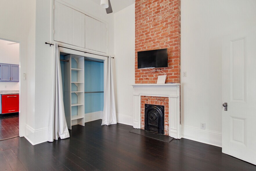 Building Photo - 3978 Annunciation St