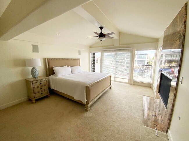 Building Photo - Vacation Home on the Channel Available July 15-Aug 15