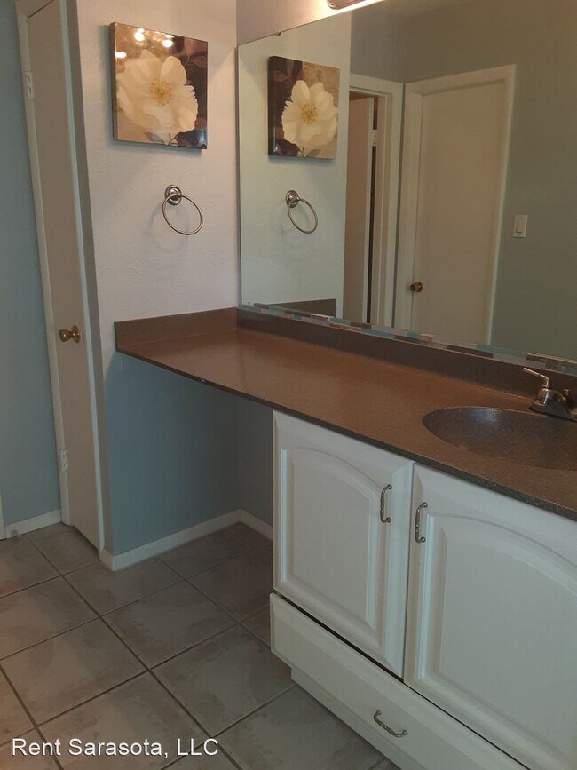 Building Photo - 3 br, 2.5 bath House - 4477 Sandner Dr.