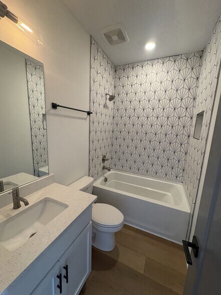 Building Photo - 628 Wallace Ct