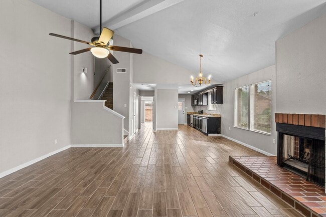 Building Photo - Beautiful 2 Bed, 2 Bath Townhome