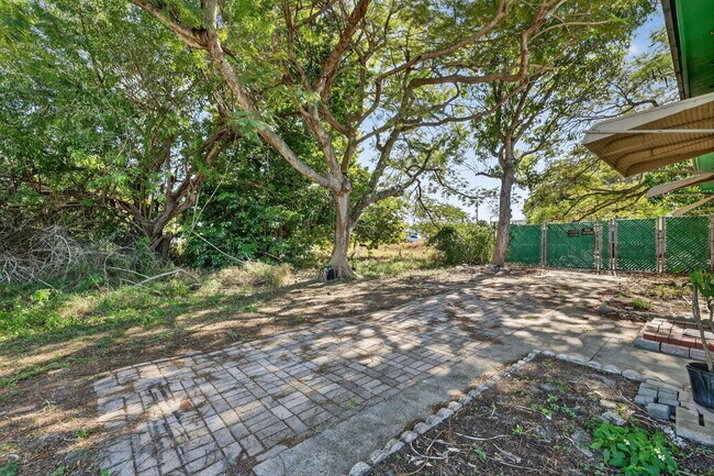 Building Photo - 501 Emil Ave