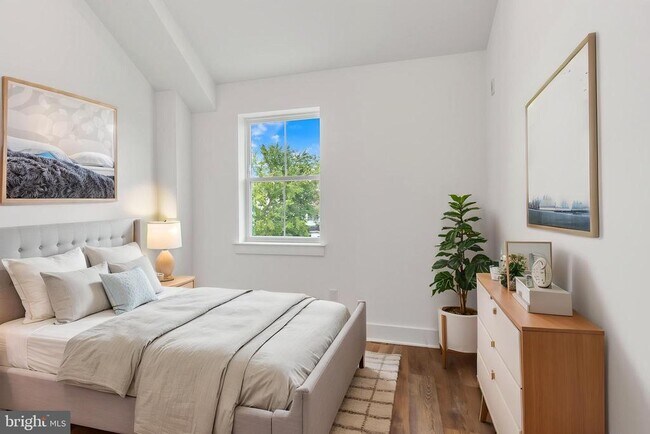 Building Photo - 7037 Ridge Ave