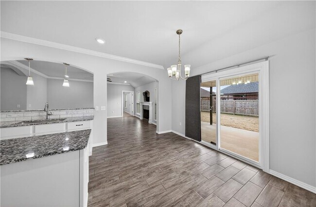 Building Photo - 4559 W Barhem Dr