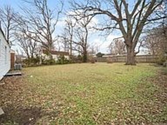 Building Photo - Updated 2 Bed 1 Bath Rental Home Tulsa