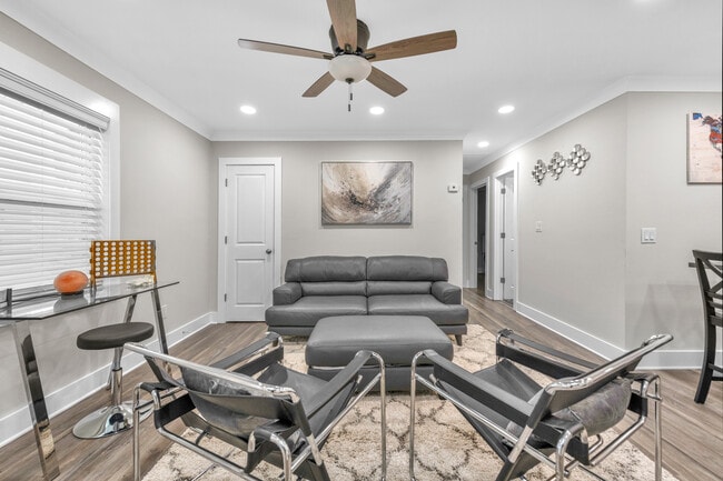 Building Photo - Furnished Duplex - Unit A