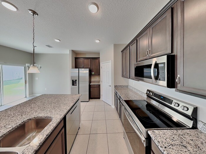 Building Photo - 5621 Camilla St