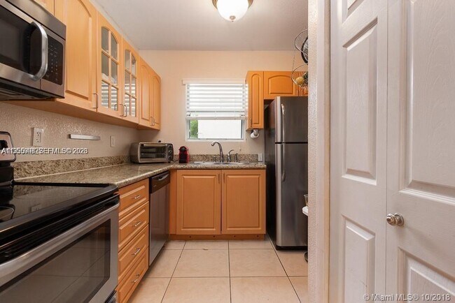 Building Photo - 1140 99th St