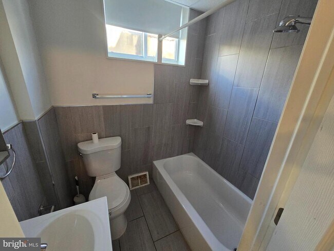 Building Photo - 712 S Randolph St