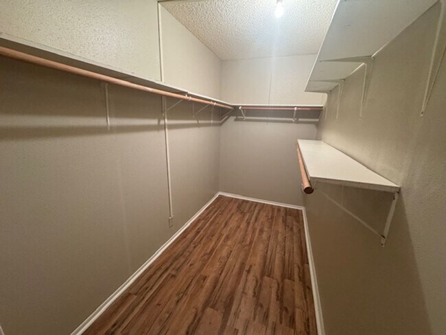 Building Photo - What a Gem! Spacious, Renovated 1-Story Ho...