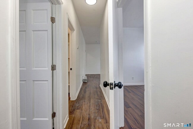 Building Photo - 483 Ferry St