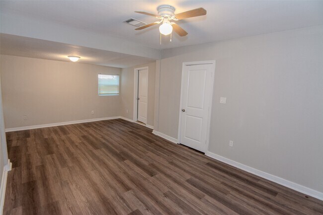 Building Photo - 1203 Sunset Dr