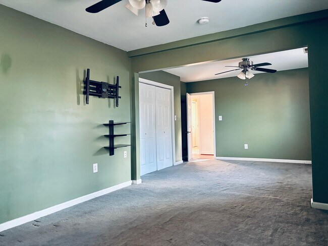 Building Photo - 1202 Yellowstone Dr