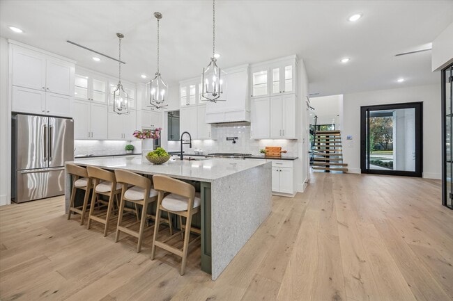 Building Photo - 431 W 30th St