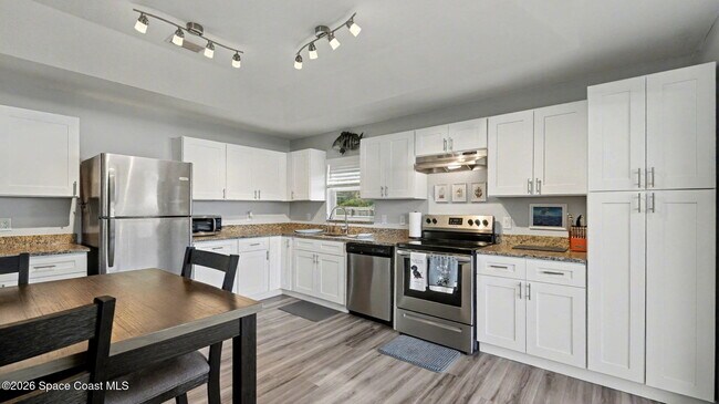 Building Photo - 5780 Palm St