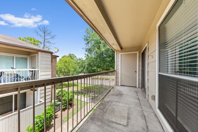Building Photo - 2120 Wilcrest Dr