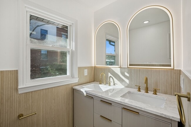 Building Photo - 4 Lincoln Pl