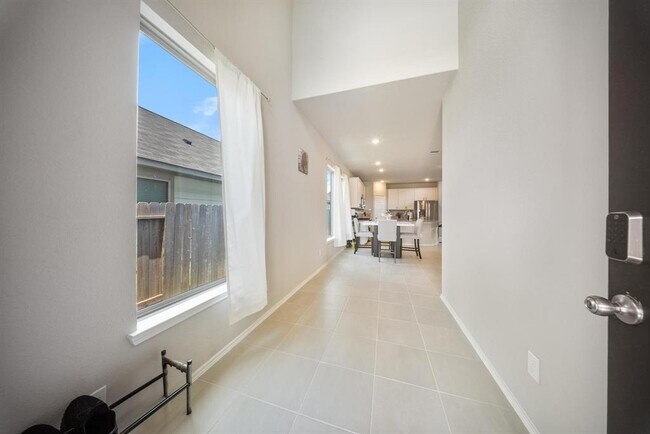 Building Photo - 8919 Oak Ivy Ln
