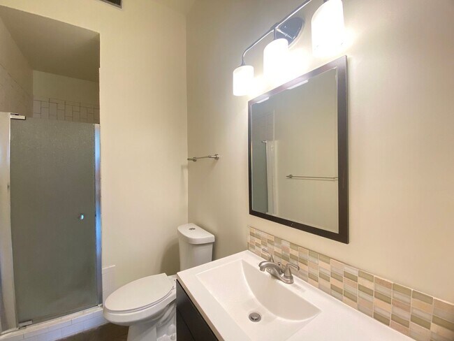 Building Photo - 1 MO. FREE RENT! Contemporary Retreat on Dunlap St.