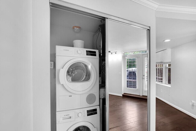 Building Photo - Spacious 1 Bedroom unit in Adams Morgan area