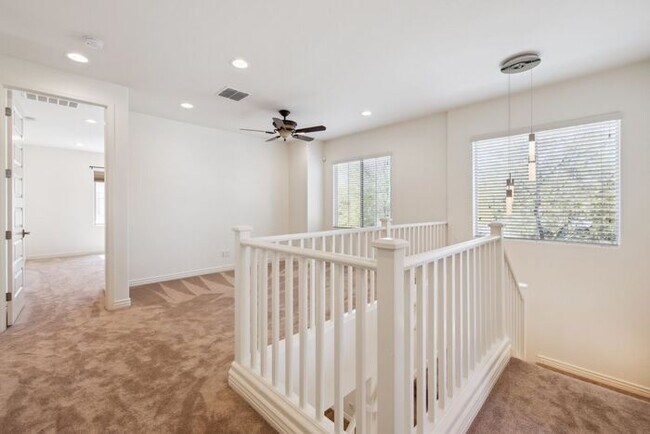 Building Photo - Modern 4-bedroom, 3.5-bathroom single-family home in the heart of North Tempe