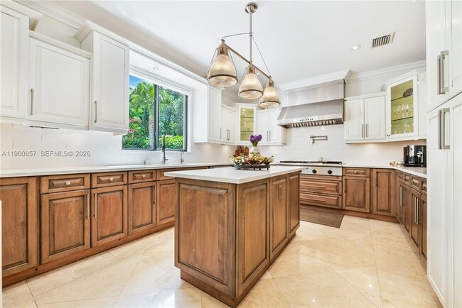 Building Photo - 5621 SW 68th Ct