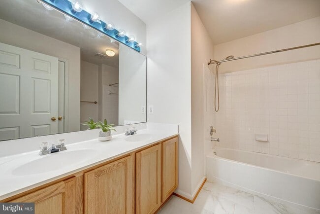 Building Photo - 42038 Cherish Ct