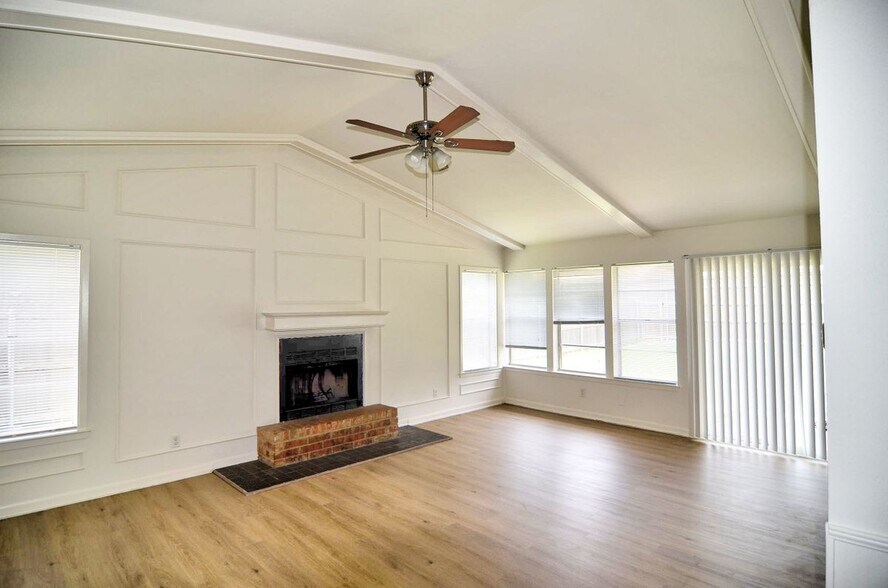 Building Photo - 2017 Shenandoah Dr