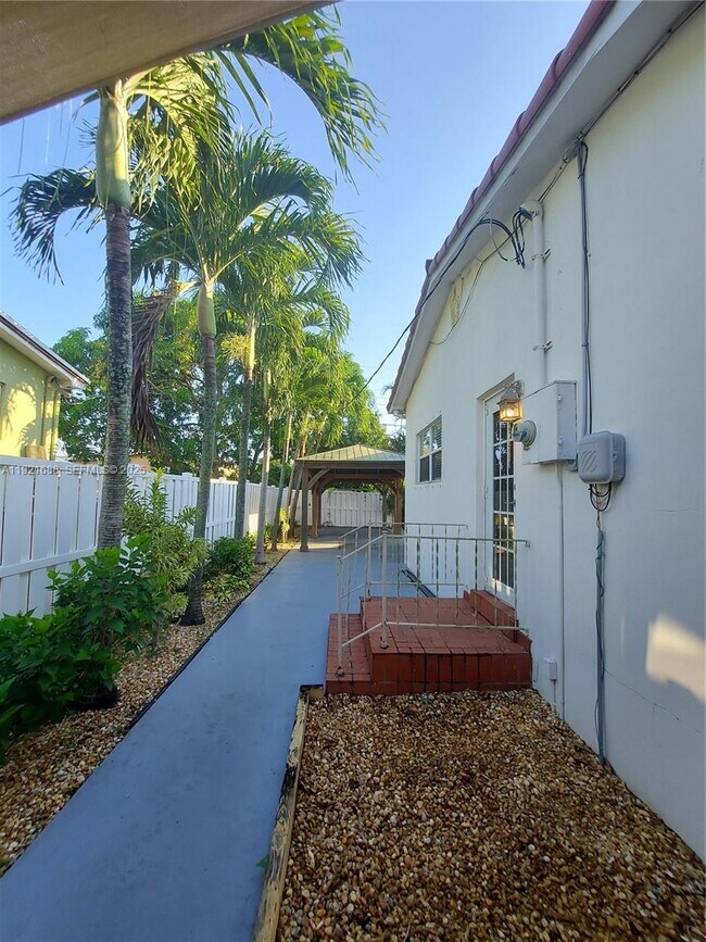 Building Photo - 8105 SW 17th Terrace