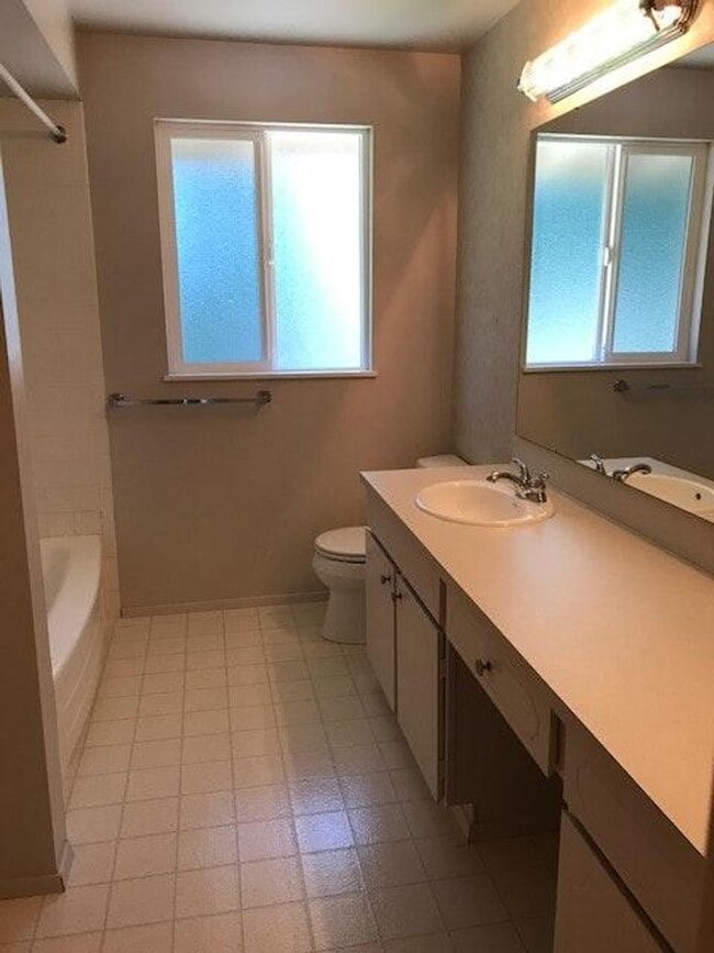 Building Photo - $4800 Beautiful park like 2 Story SFH,4BR,2.5BA, For Rent in Bellevue 98007