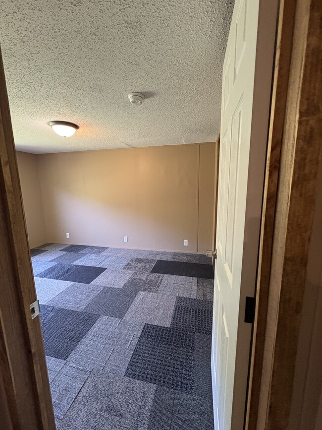 Building Photo - 152 Meadow Ln