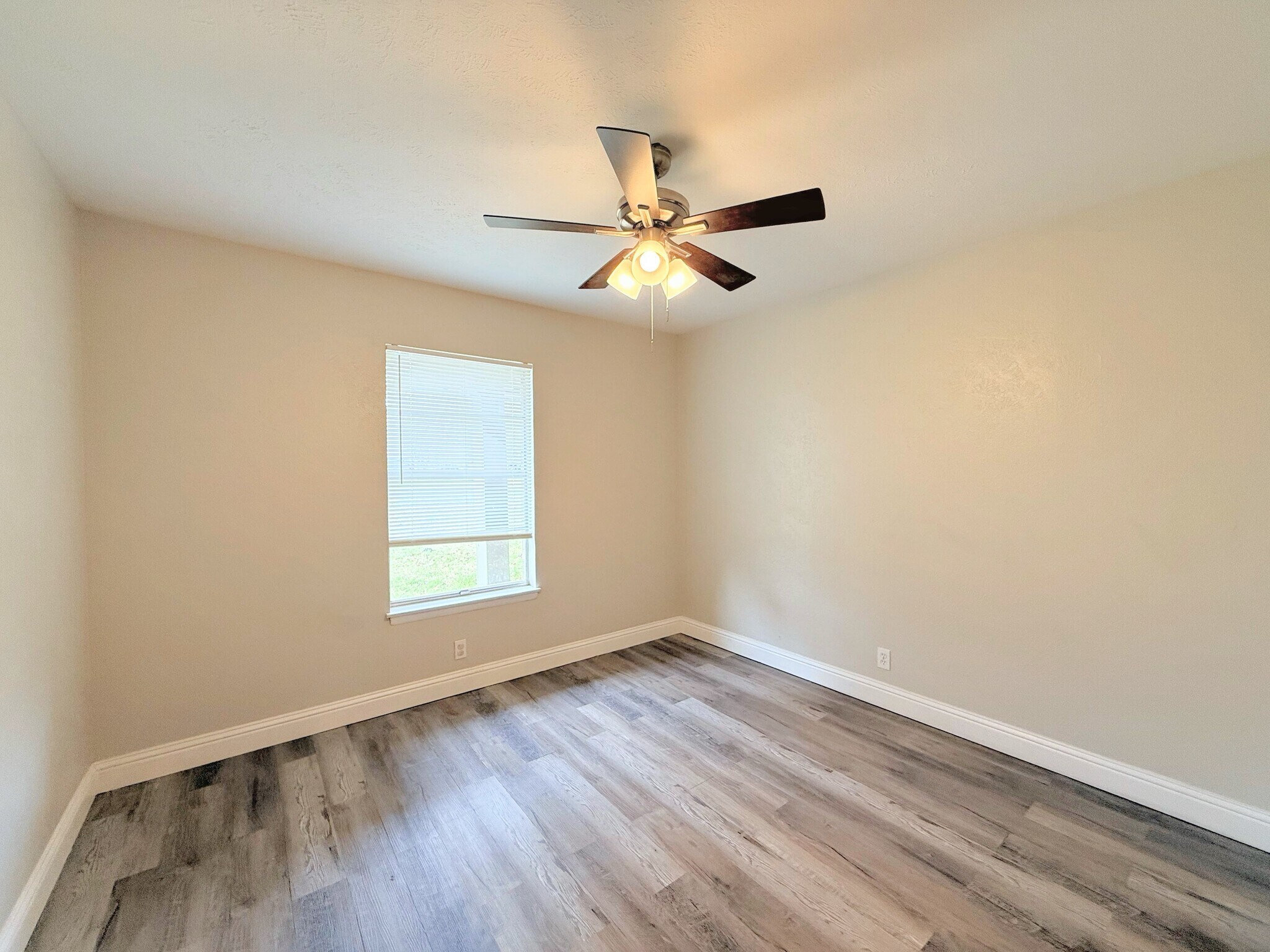 Building Photo - 4075 Old Bonham Rd