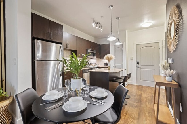 Building Photo - 5250 Town and Country Blvd