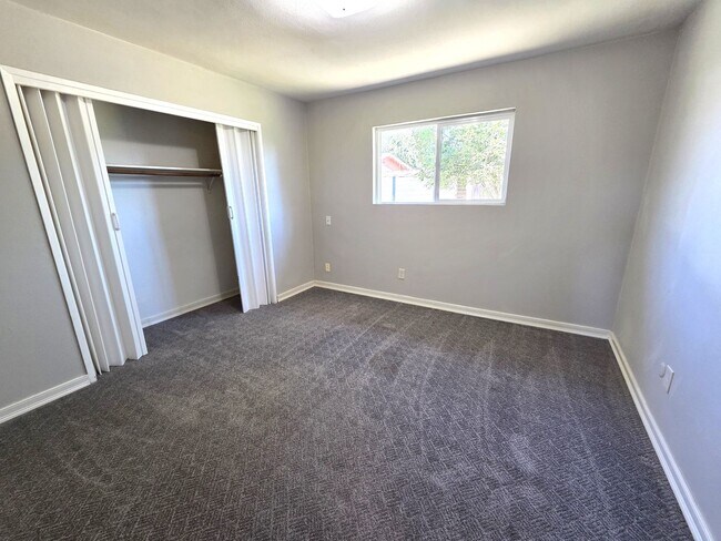Building Photo - Immaculate 3 Bedroom 2 Bath Home near Veteran's Park