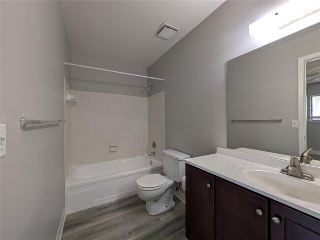 Building Photo - 725 Northlake Blvd