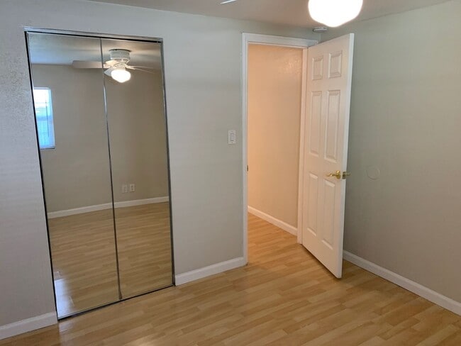 Building Photo - Tucked Away Antioch Home!