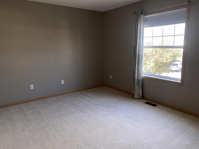 Building Photo - 6637 Lamplight Dr
