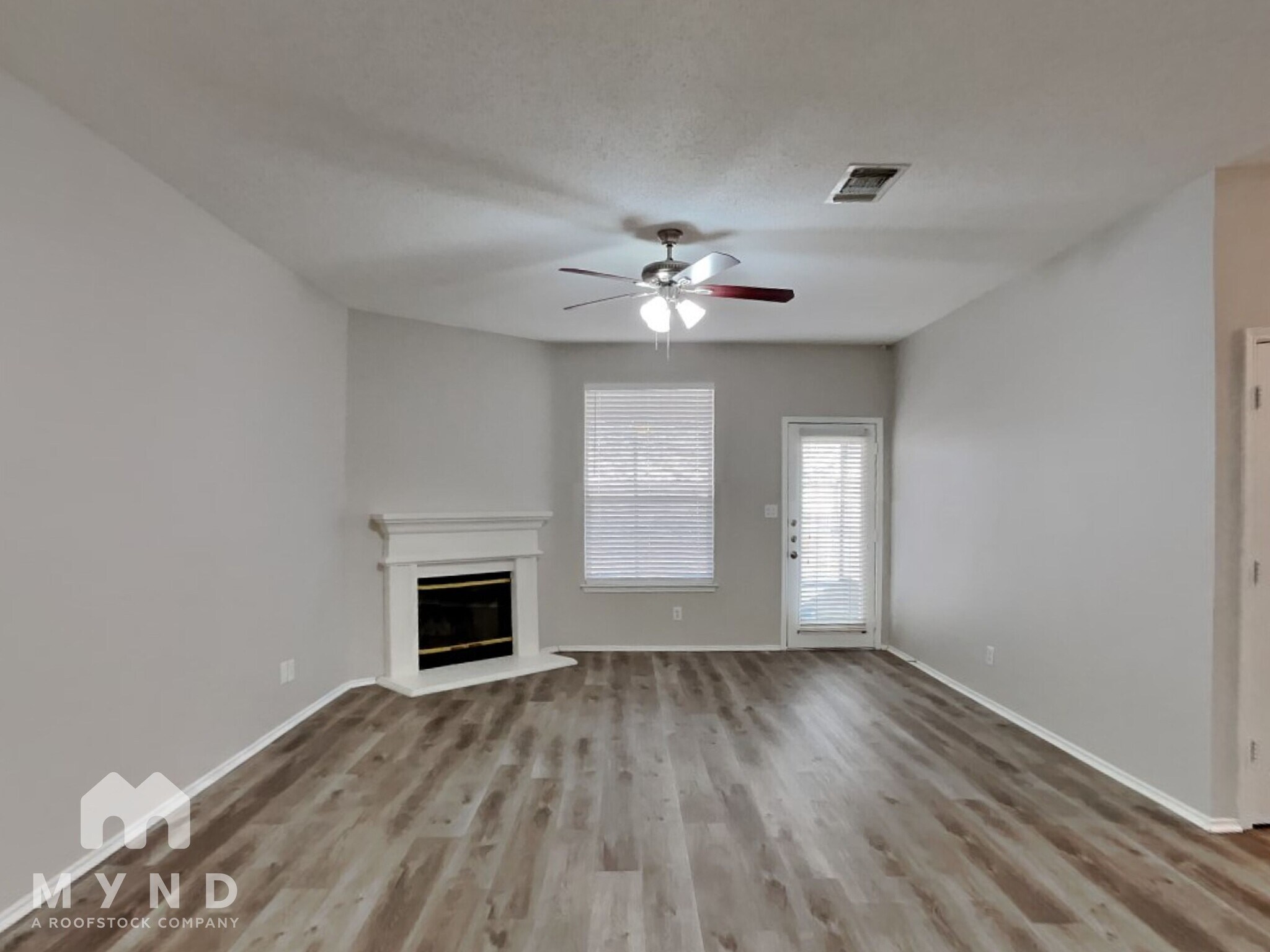 Building Photo - 3941 Overlake Dr