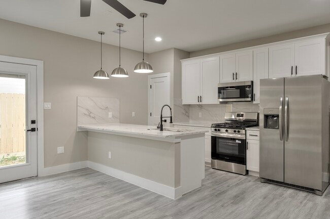 Building Photo - 7811 Sandra St